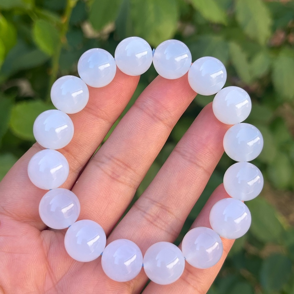 12.5mm‎ stretchable blue chalcedony bracelet